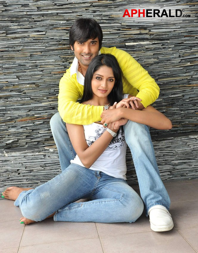 Chukkalanti Ammayi Chakkanaina Abbayi Movie Stills