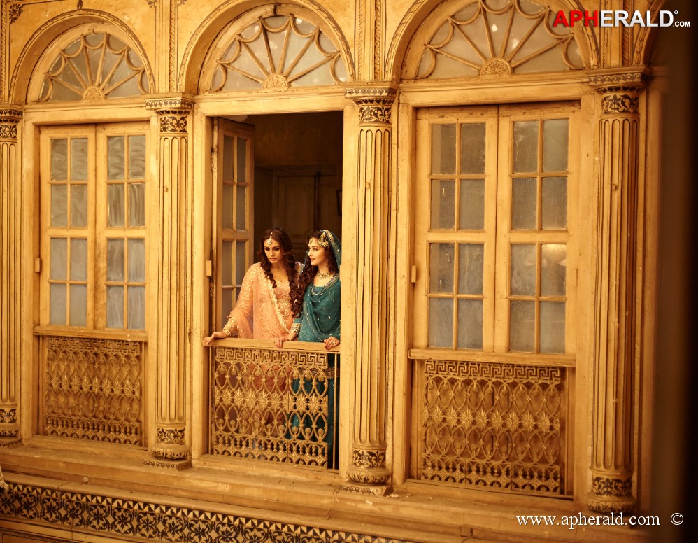 Dedh Ishqiya Movie Stills