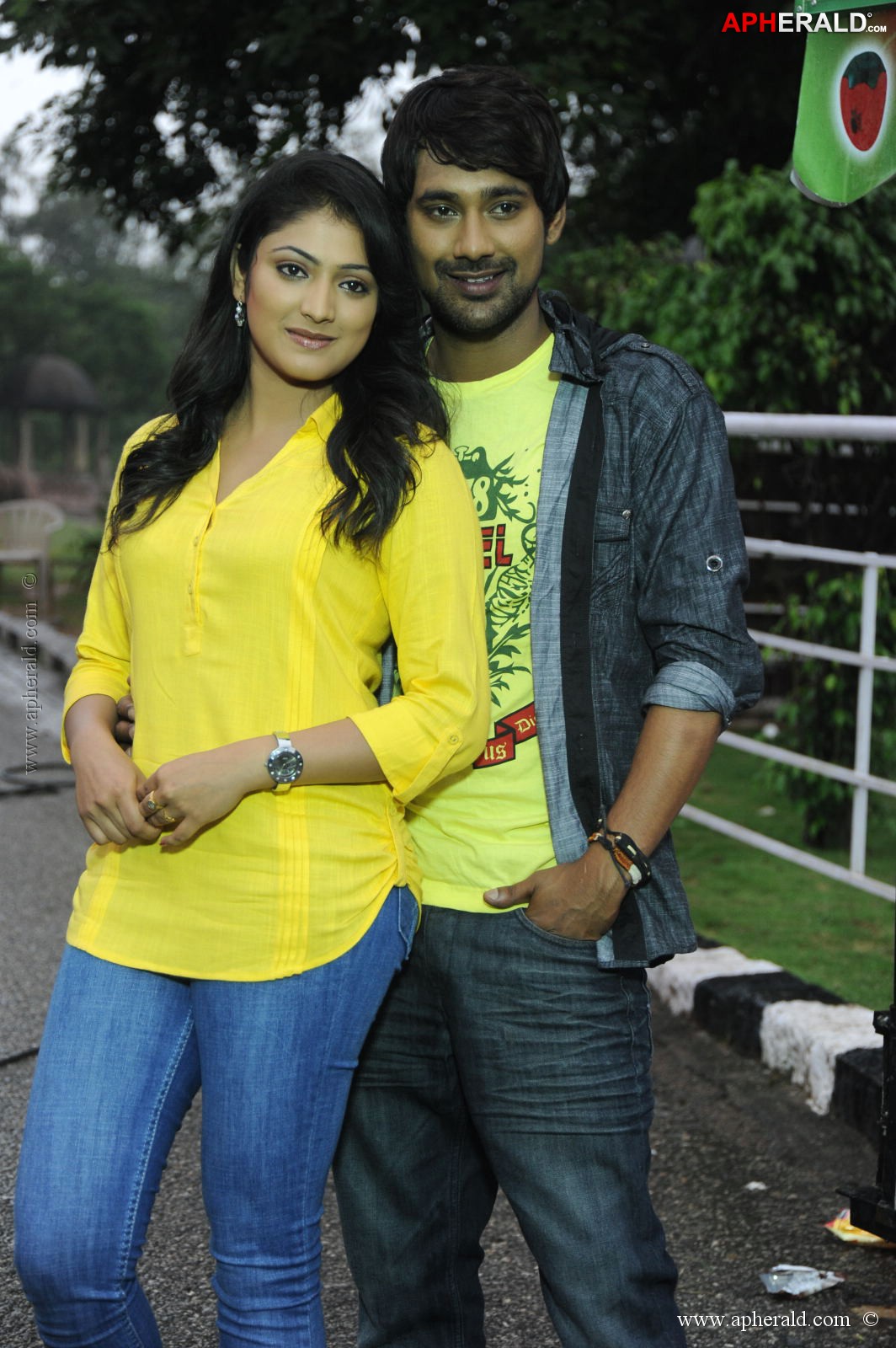 ee varsham sakshiga movie pics