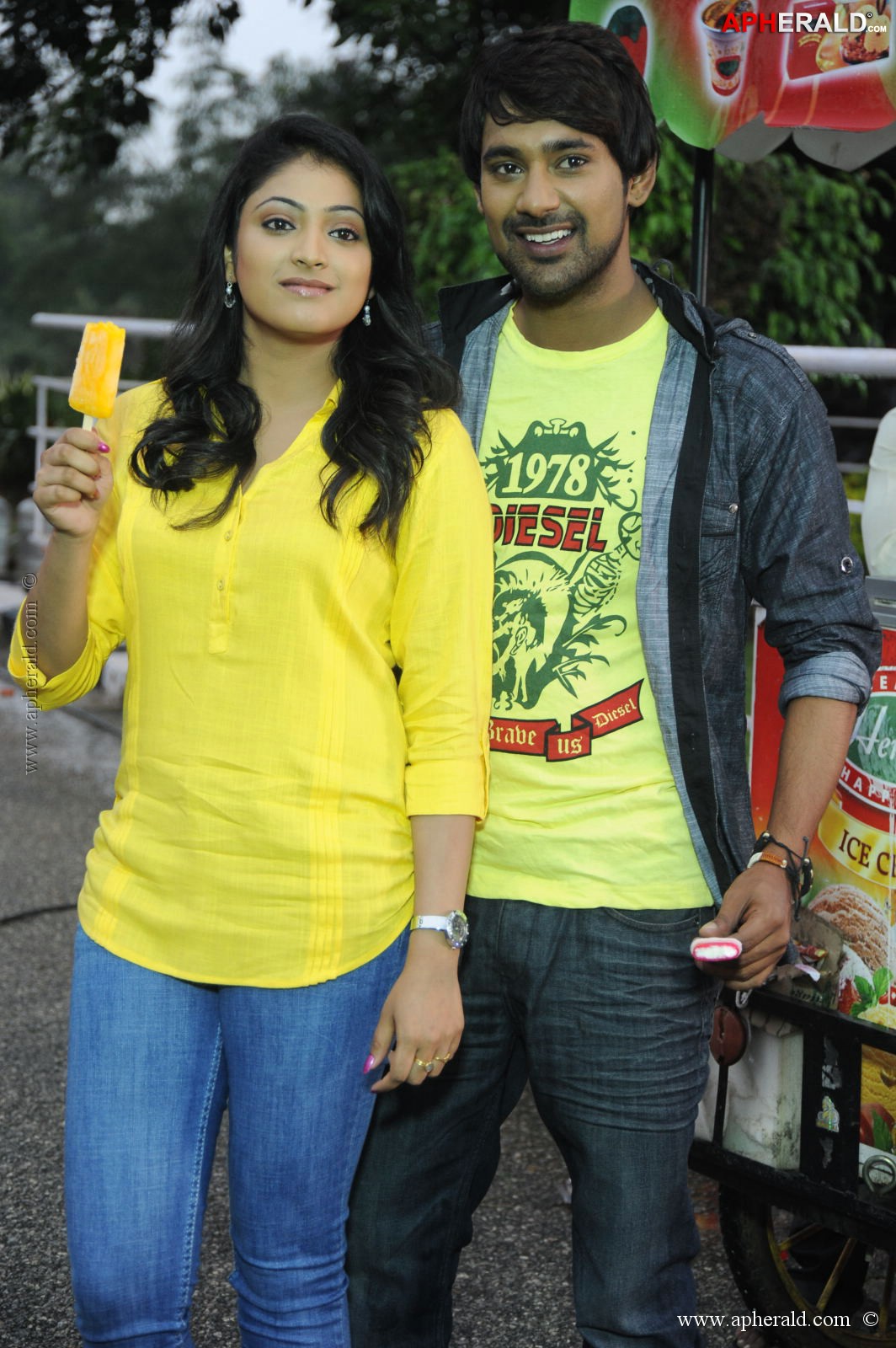 ee varsham sakshiga movie pics