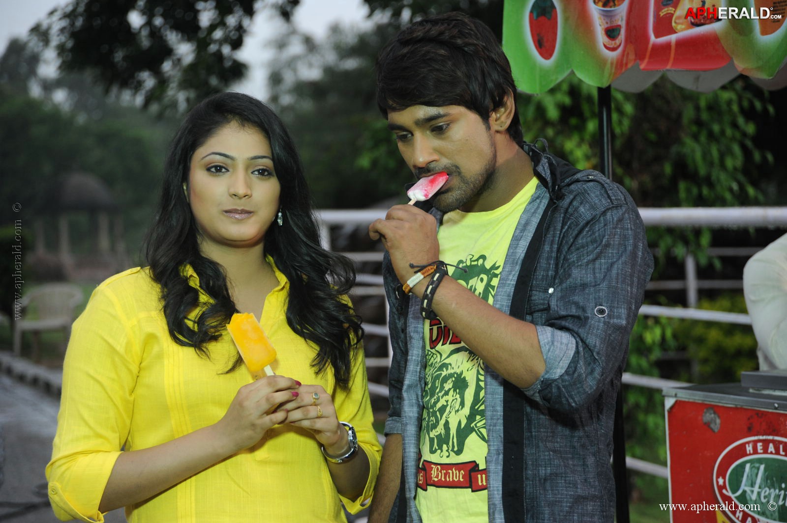 ee varsham sakshiga movie pics