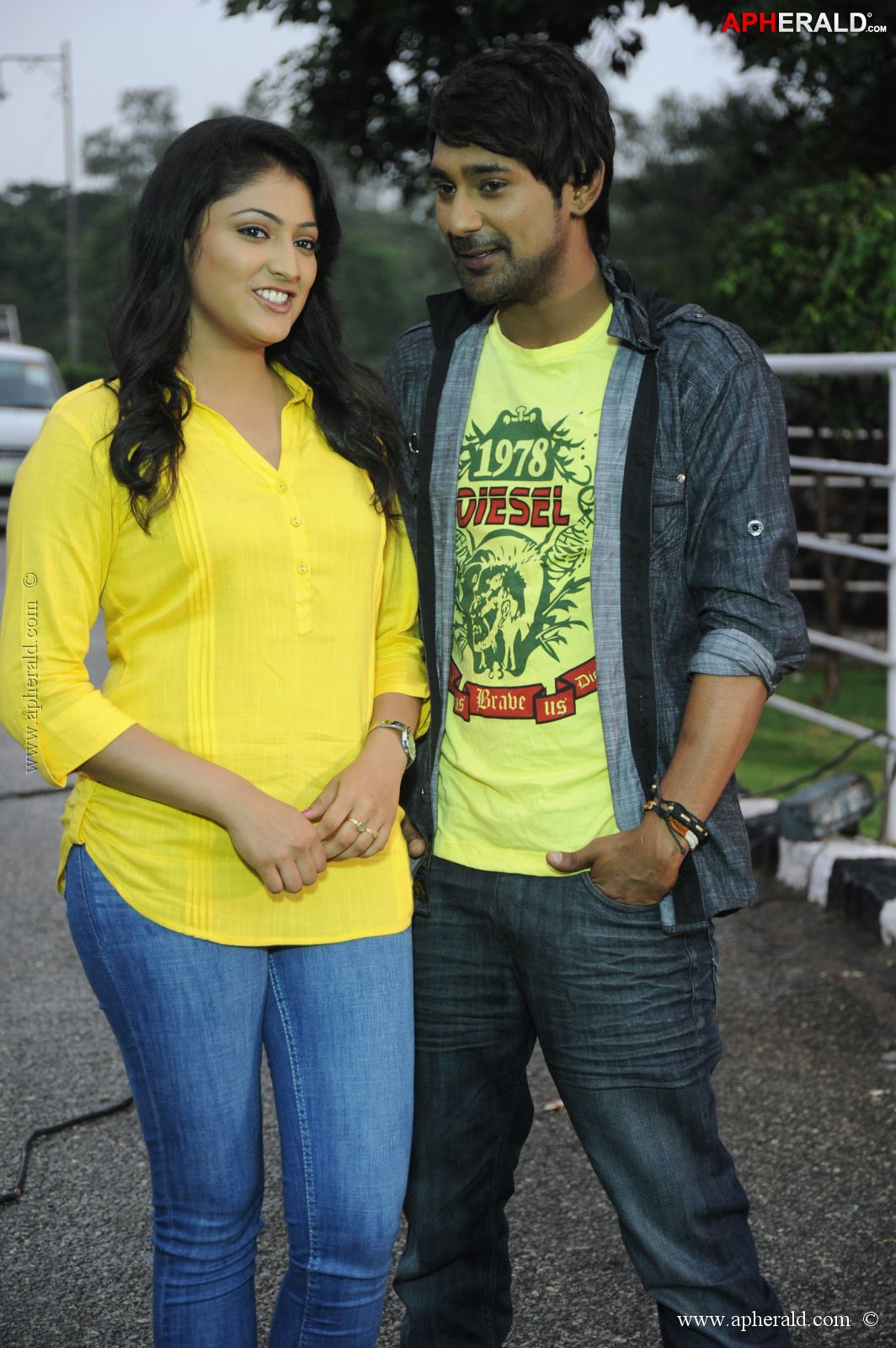 ee varsham sakshiga movie pics