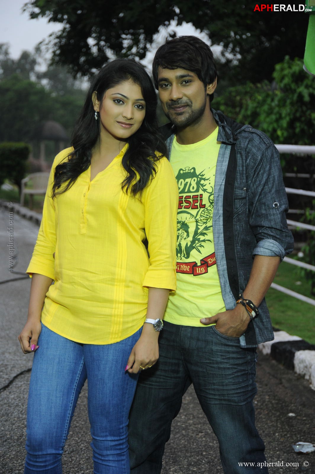 ee varsham sakshiga movie pics