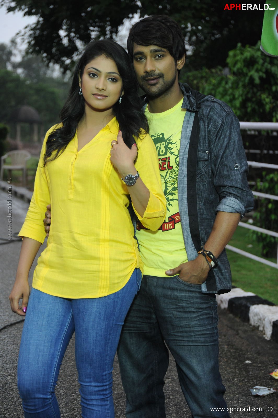 ee varsham sakshiga movie pics