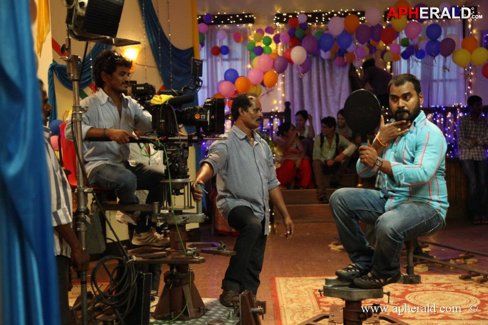 Emo Gurram Eguravachu Working Stills