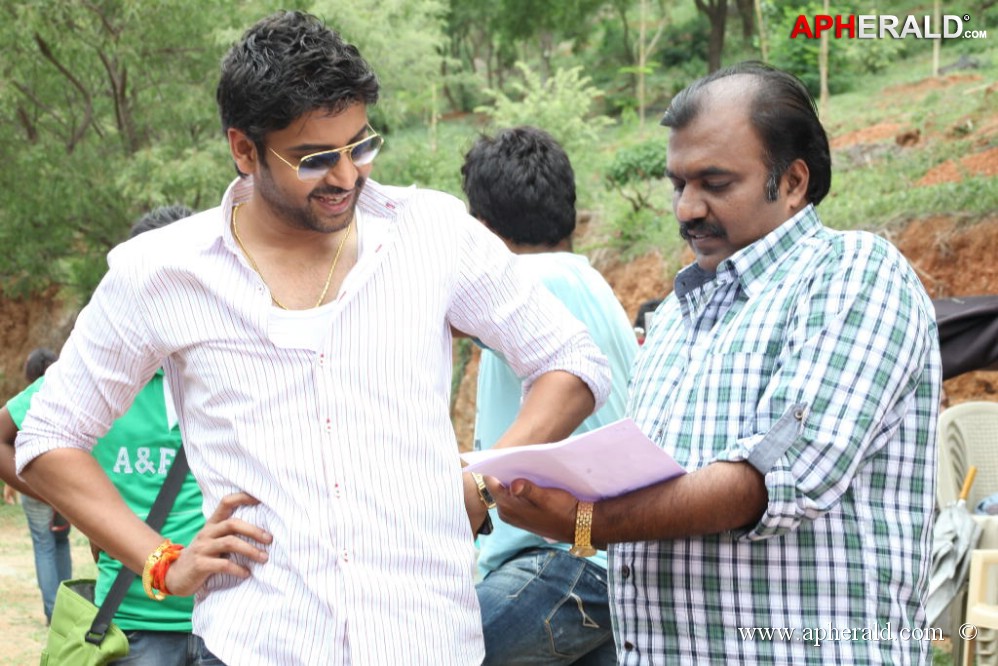 Emo Gurram Eguravachu Working Stills