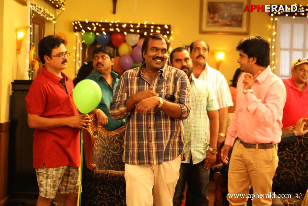 Emo Gurram Eguravachu Working Stills