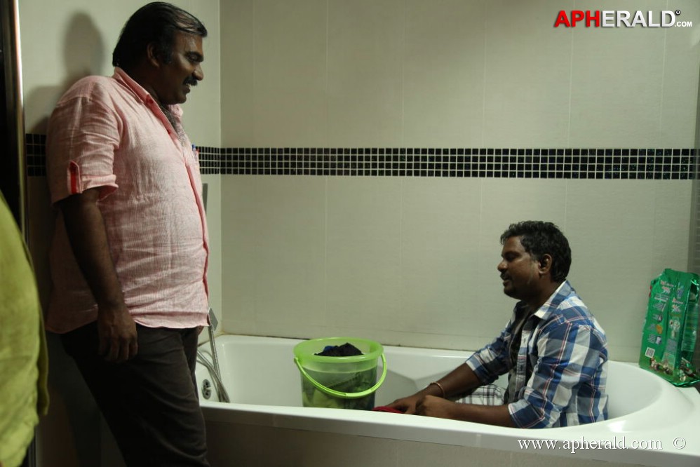 Emo Gurram Eguravachu Working Stills