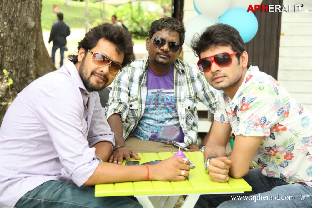 Emo Gurram Eguravachu Working Stills