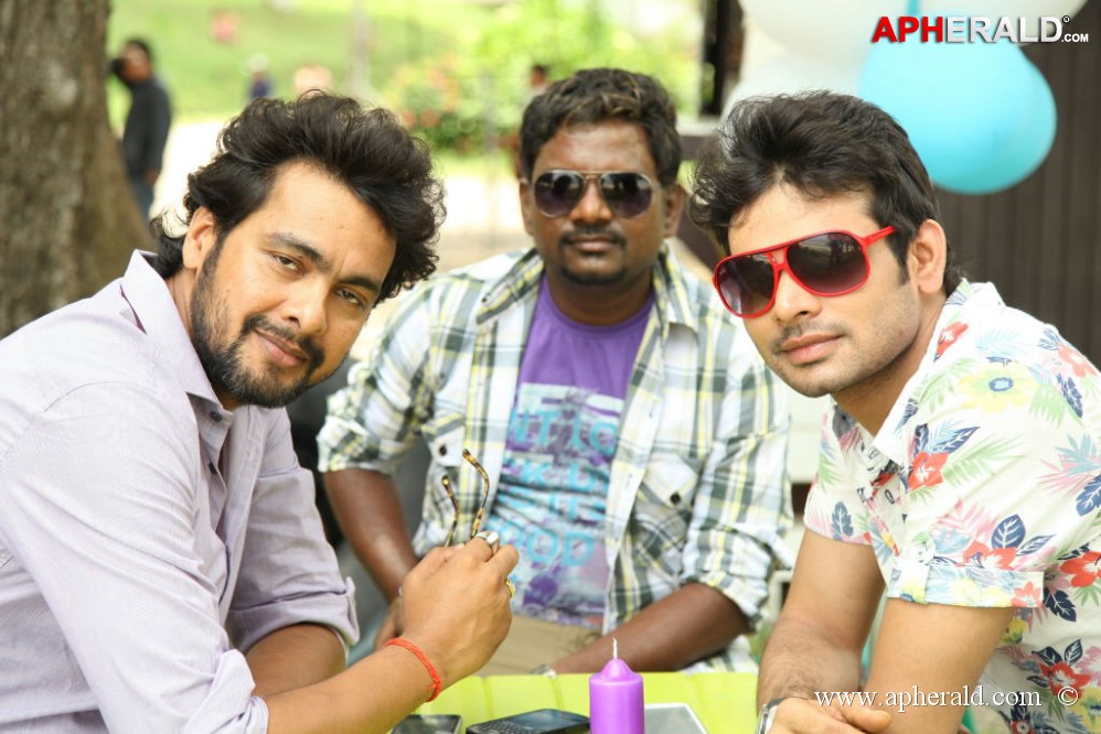 Emo Gurram Eguravachu Working Stills