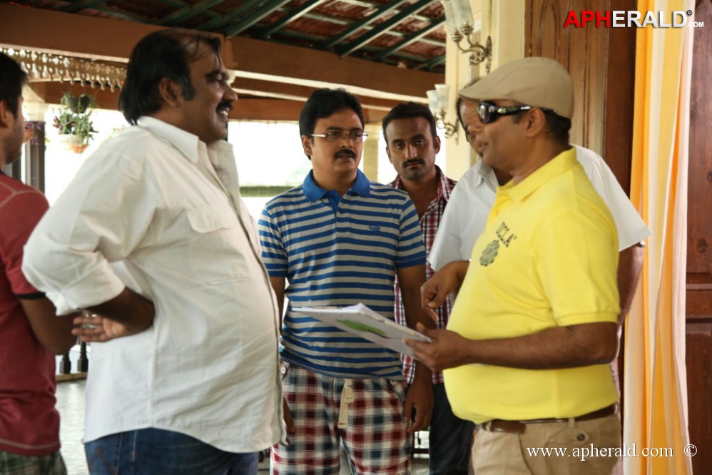 Emo Gurram Eguravachu Working Stills