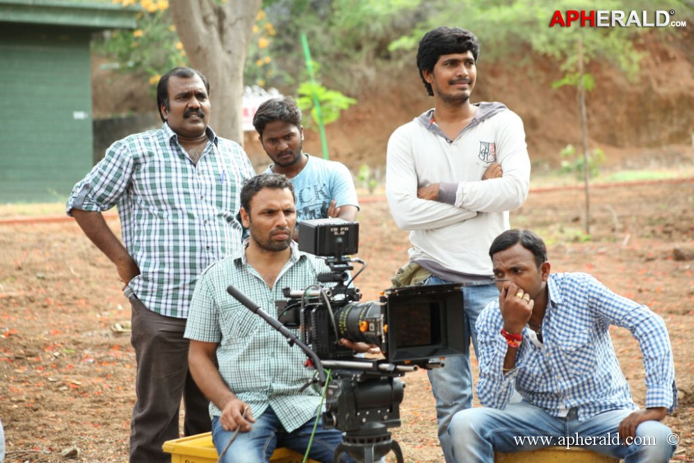 Emo Gurram Eguravachu Working Stills