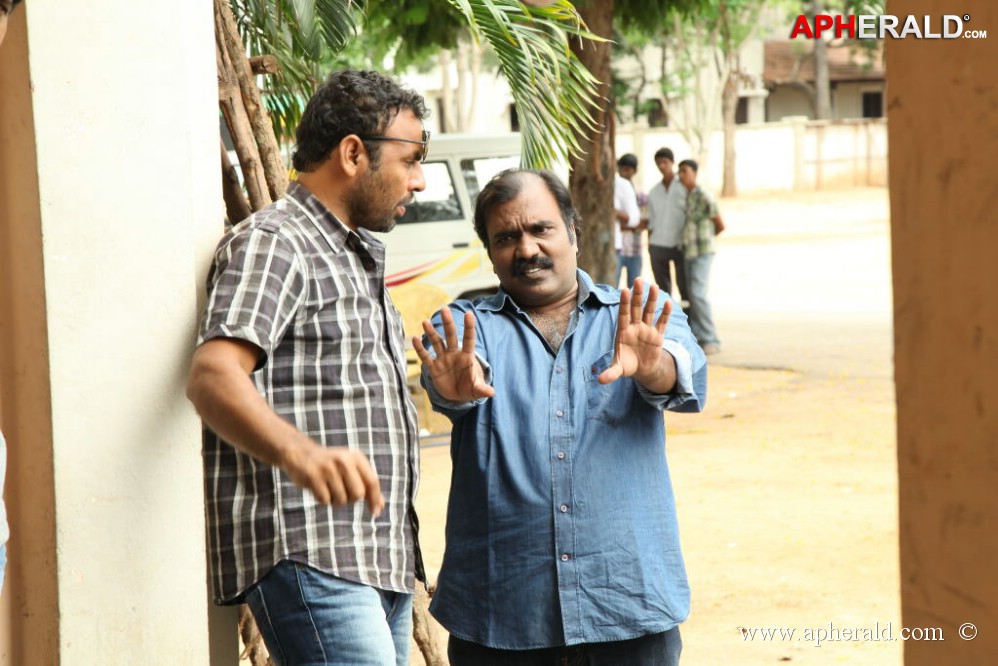 Emo Gurram Eguravachu Working Stills