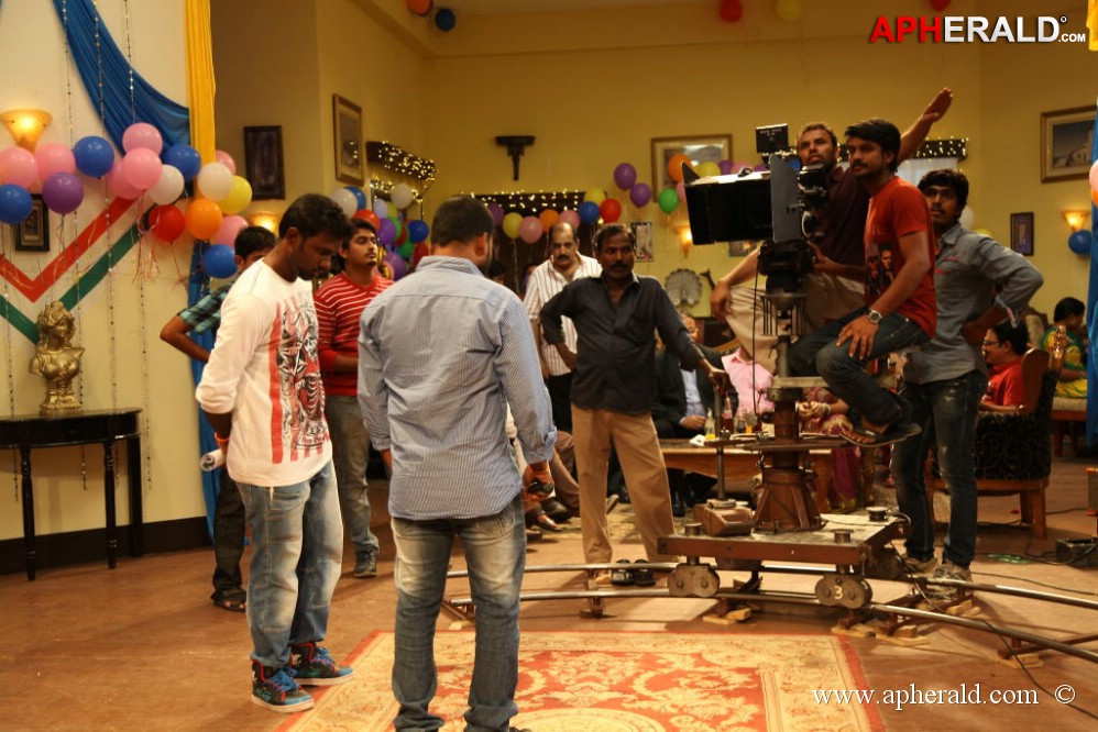 Emo Gurram Eguravachu Working Stills