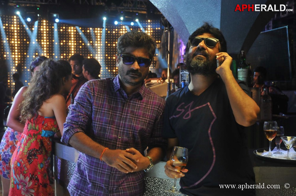 Endrendrum Punnagai Movie Stills