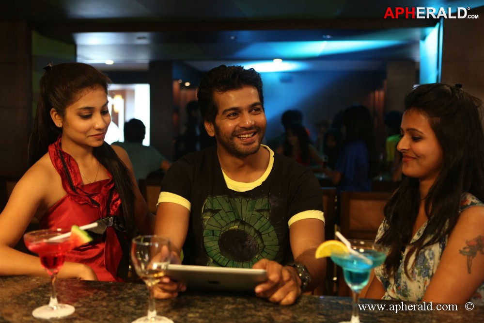 Endrendrum Punnagai Movie Stills