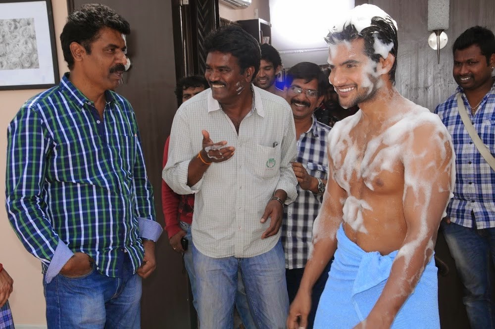 Galipatam Movie Working Stills