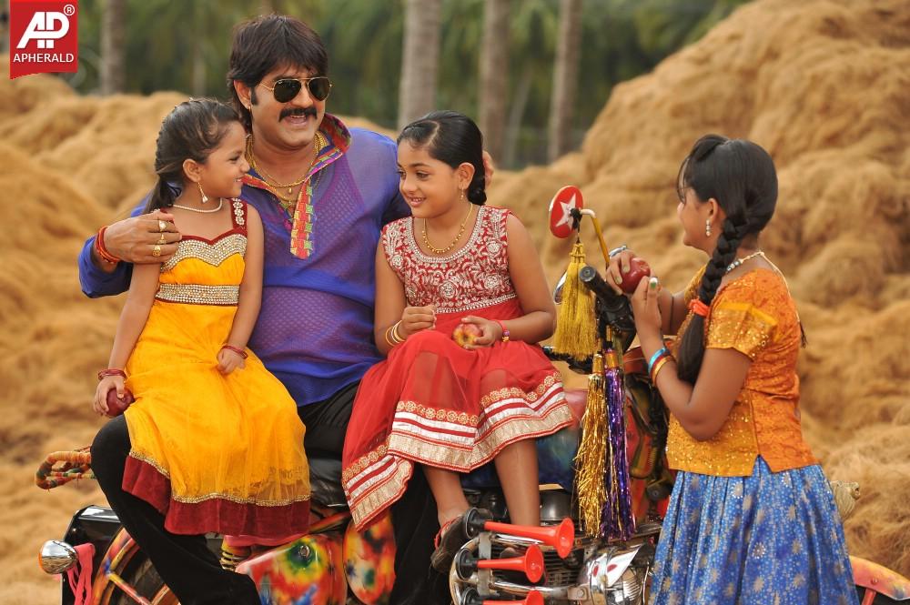 Govindudu Andarivadele Movie Latest Stills