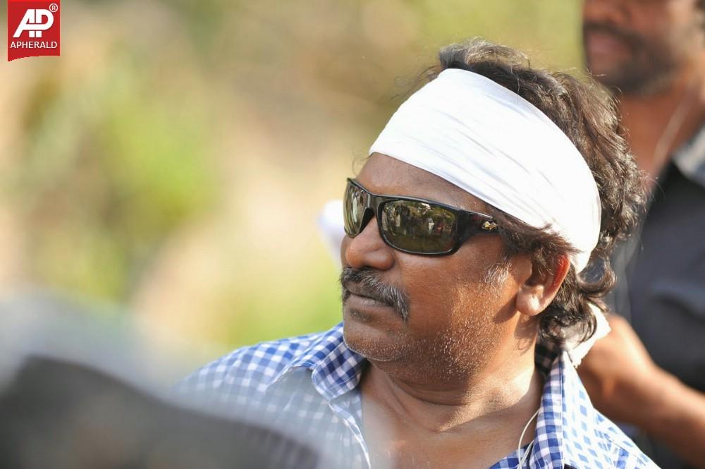 Govindudu Andarivadele Working Images