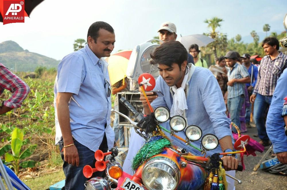 Govindudu Andarivadele Working Images