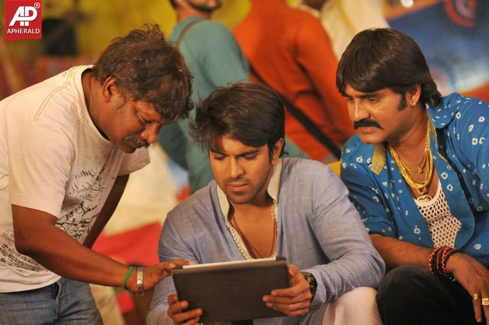 Govindudu Andarivadele Working Images