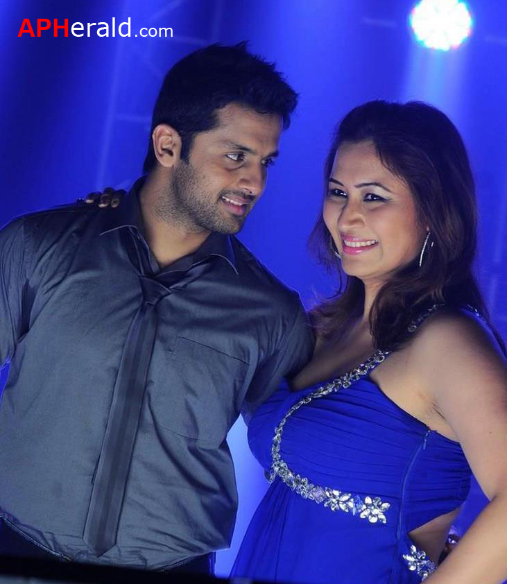 Nithin & Gutta Jwala in Gunde Jaari Gallanthayyinde 