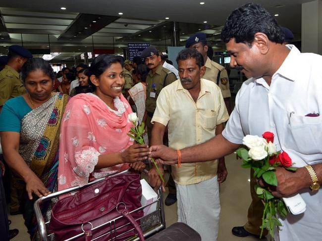 Heart Warming Pics Indian Nurses Return Home