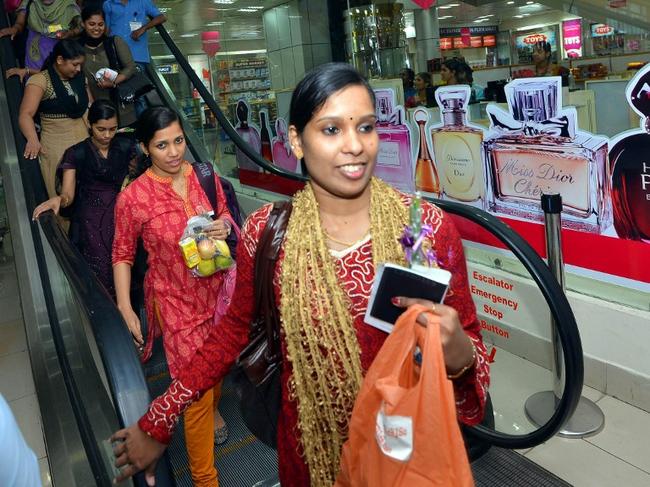 Heart Warming Pics Indian Nurses Return Home