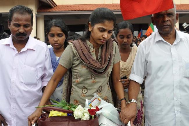 Heart Warming Pics Indian Nurses Return Home