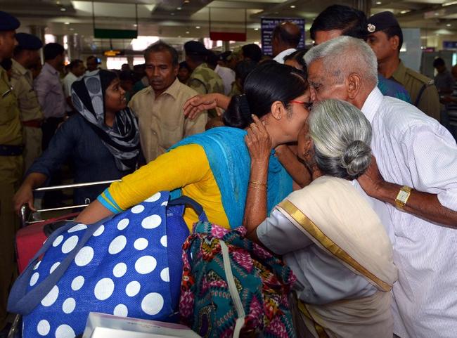 Heart Warming Pics Indian Nurses Return Home