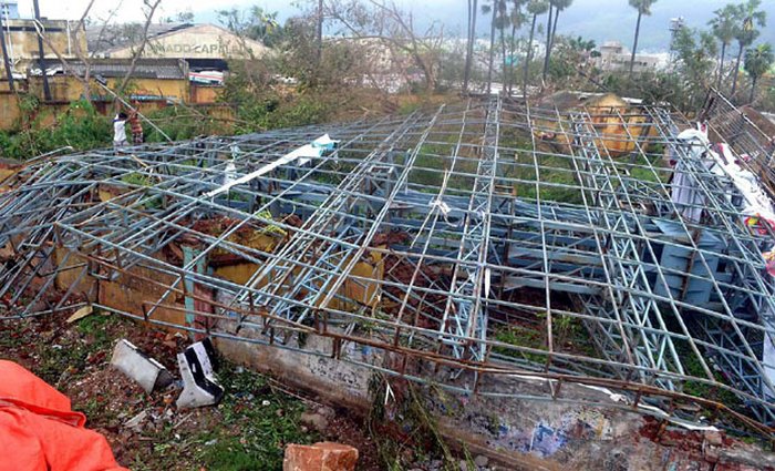 Hudhud Cyclone damages Visakhapatnam