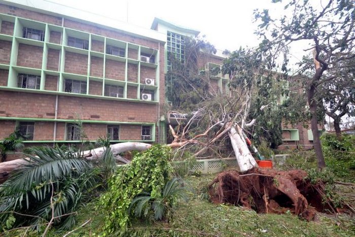 Hudhud Cyclone damages Visakhapatnam