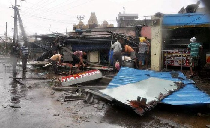 Hudhud Cyclone damages Visakhapatnam