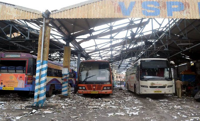 Hudhud Cyclone damages Visakhapatnam