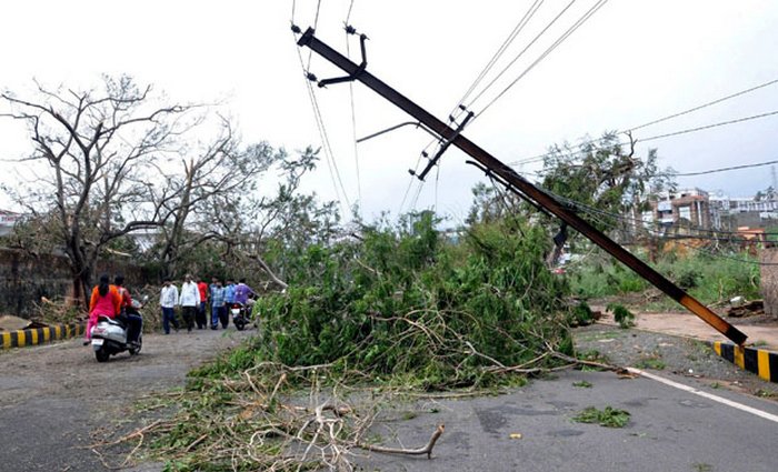 Hudhud Cyclone damages Visakhapatnam