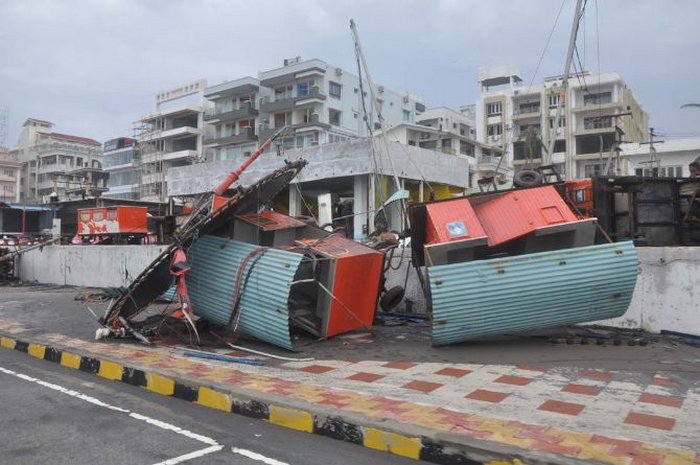 Hudhud Cyclone damages Visakhapatnam