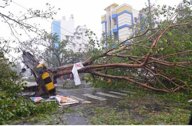 Hudhud Cyclone Effect on Vizag