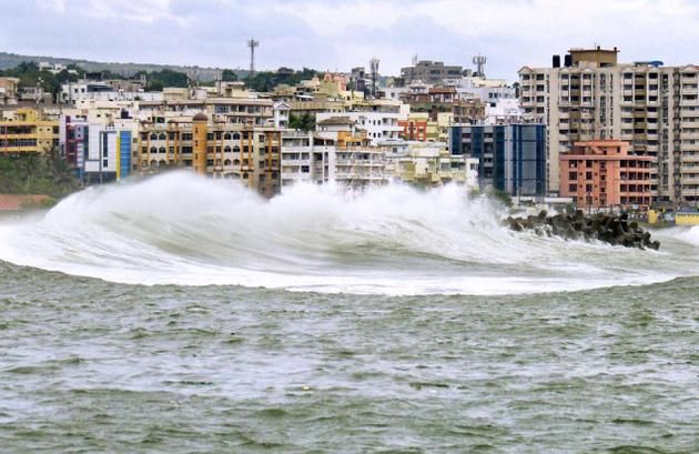 Hudhud Cyclone Effect on Vizag