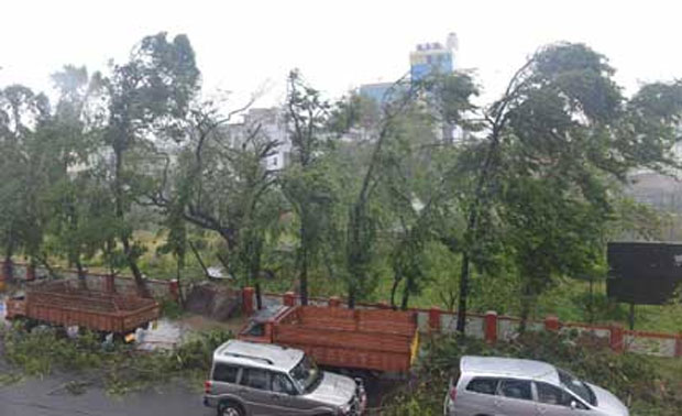 Hudhud Cyclone Effect on Vizag