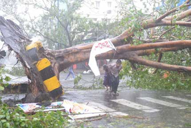 Hudhud Cyclone Effect on Vizag