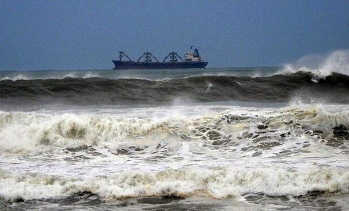 Hudhud cyclone violence in AP