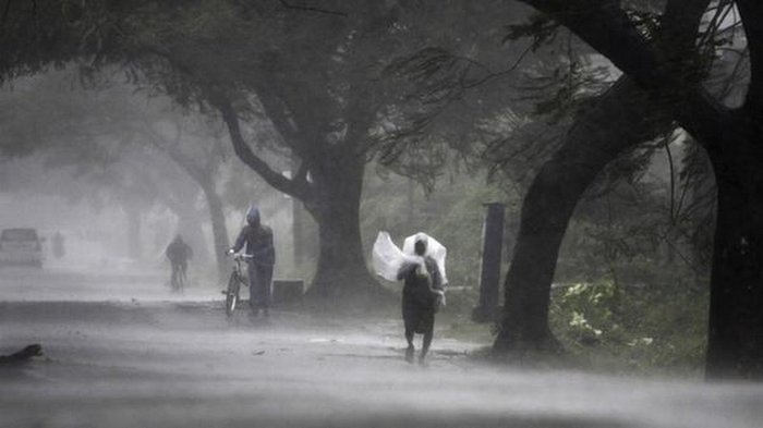 Hudhud cyclone violence in AP