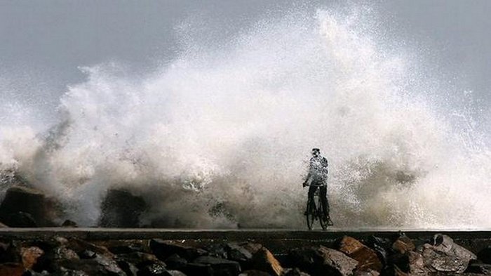 Hudhud cyclone violence in AP