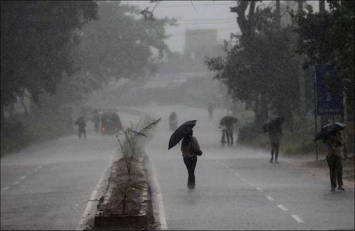 Hudhud cyclone violence in AP