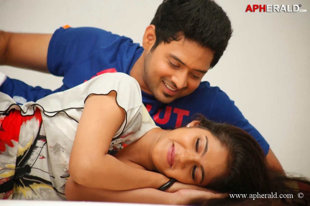 Hum Tum Movie Latest Images