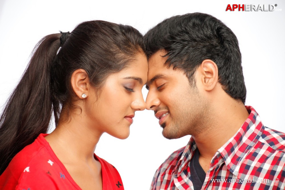 Hum Tum Movie Latest Images