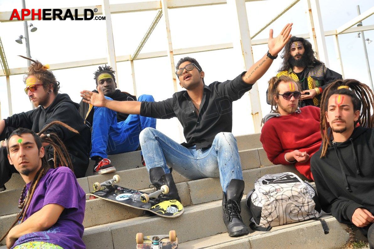 Iddarammayilatho Latest Stills