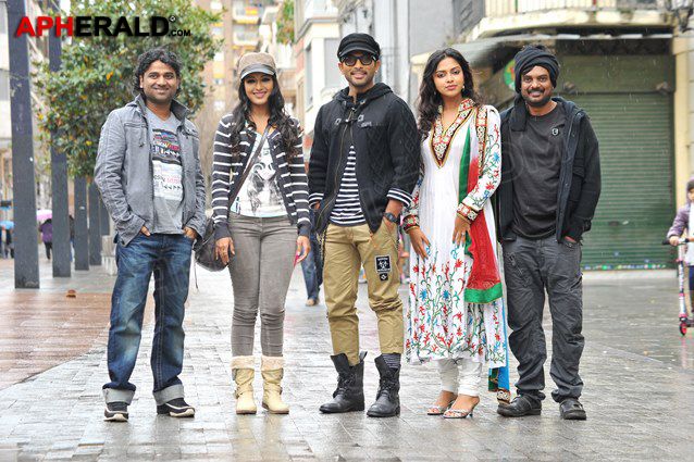 Iddarammayilatho Movie Working Stills