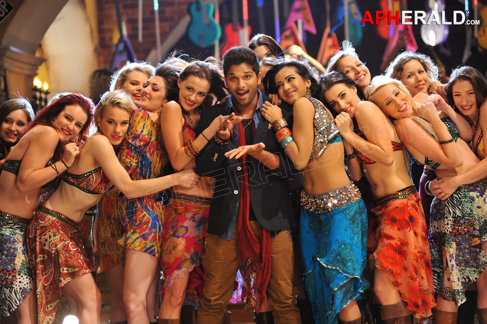 Iddarammayilatho Top Lesi Poddi Stills