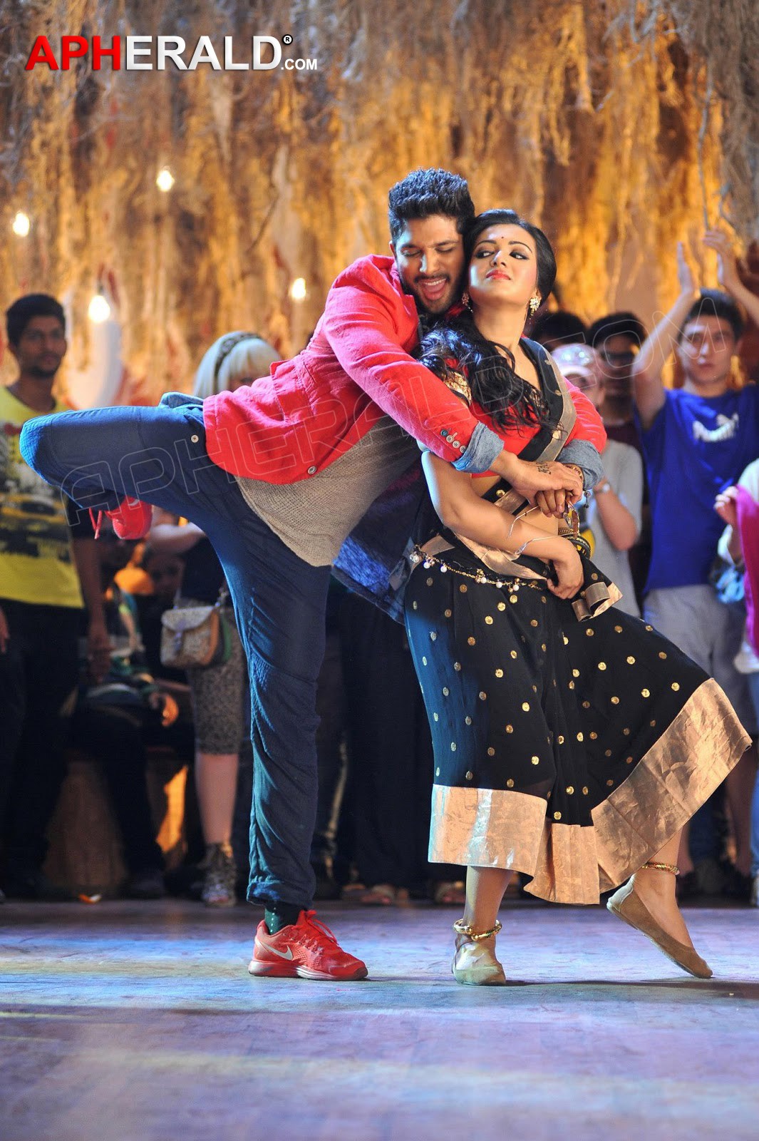 Iddarammayilatho Top Lesi Poddi Stills